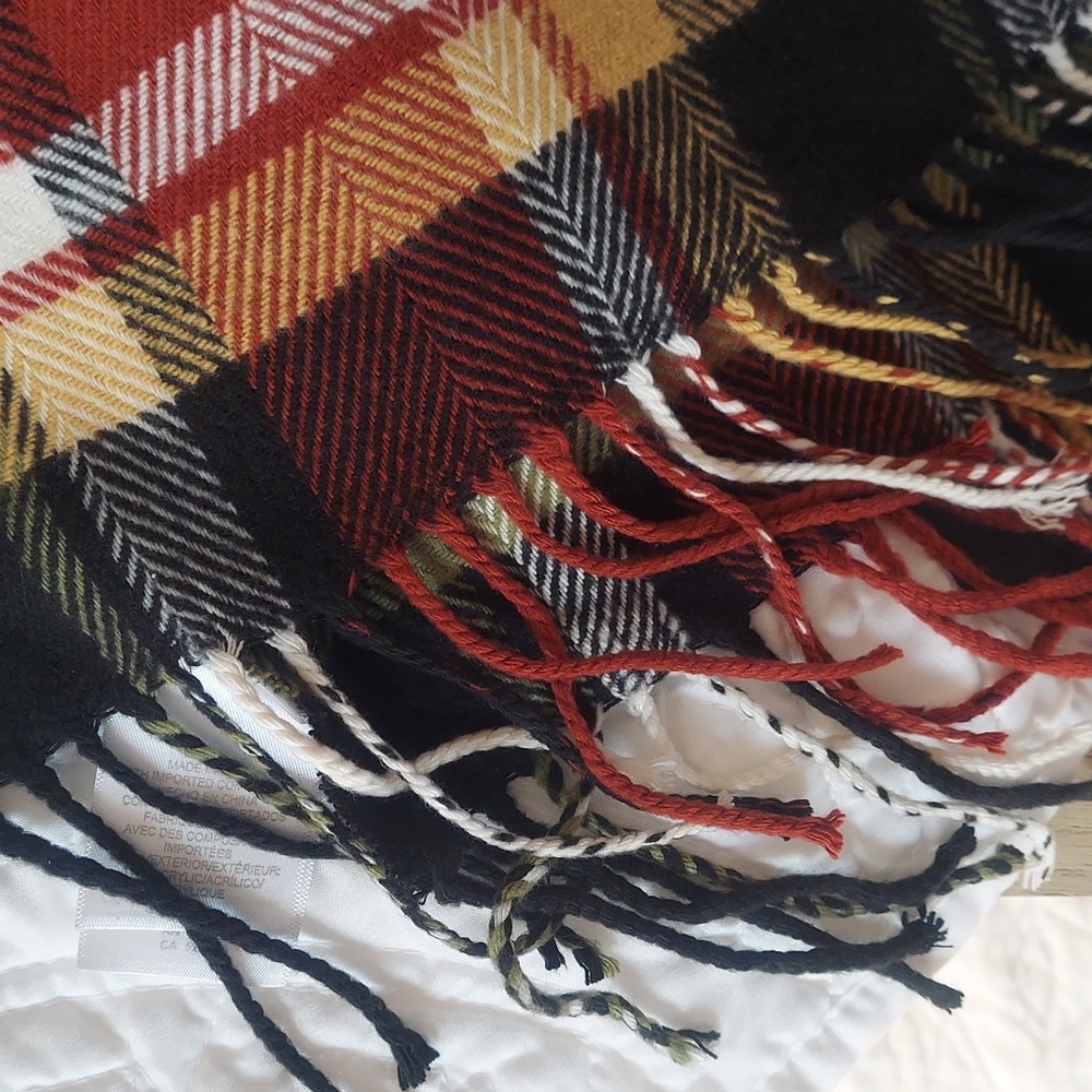 * Scarf Women's Soft Plaid Multicolor Acrylic, Bottom Fringe, Like New - Picture 3 of 6